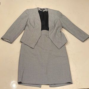 Express suit jacket and skirt 00